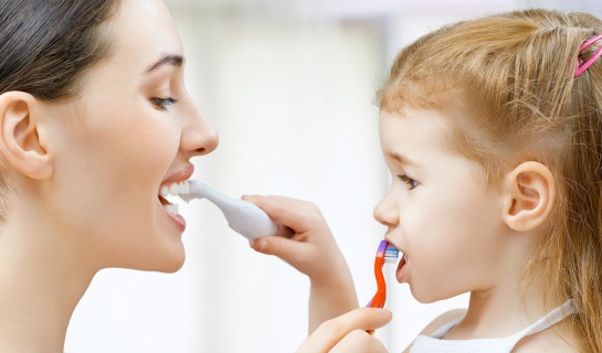 ¿Cuándo se deben empezar a lavar los dientes a mi hijo?